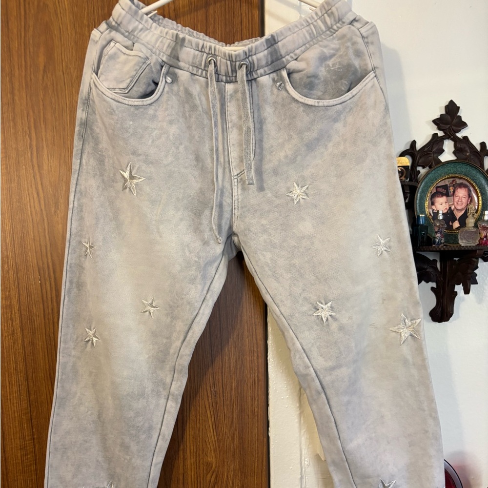 Driftwood embroidered joggers medium NWOT